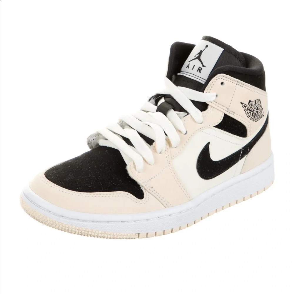 NIKE Air Jordan 1 MID Sneakers - Picture 1 of 12